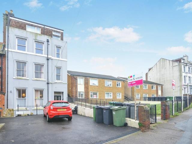 Flat for sale in West Marina, Guestling Green