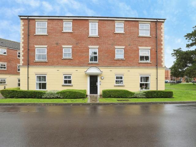 Flat for sale in Roundway, Devizes