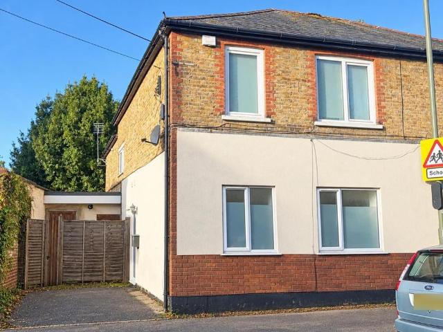 Flat for sale in Englefield Green, Runnymede