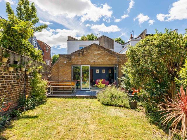 Flat for sale in Hammersmith, Greater London