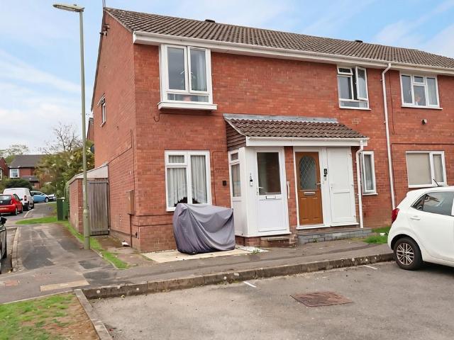 Flat for sale in Clanfield, East Hampshire
