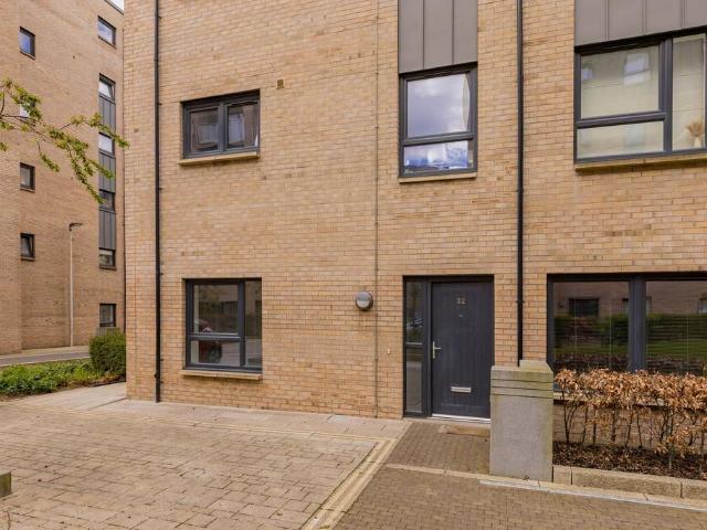 Flat for sale in Leith, Scotland