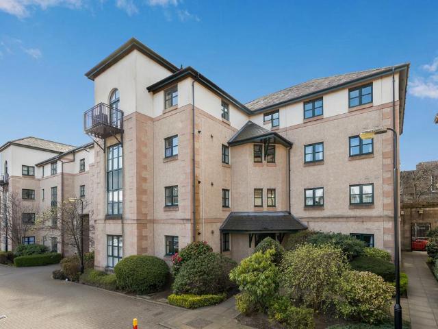 Flat for sale in Mayfield, Newington