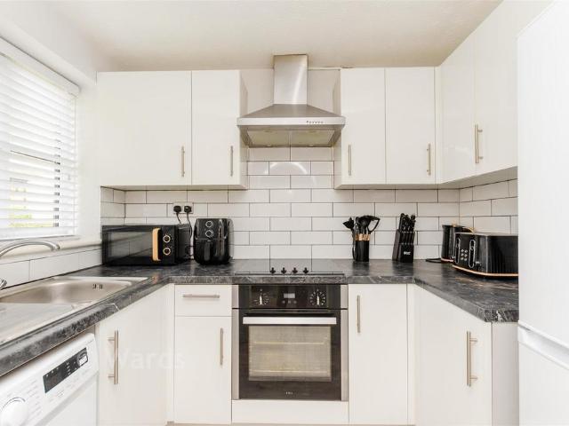 Flat for sale in Stone, Monks Orchard