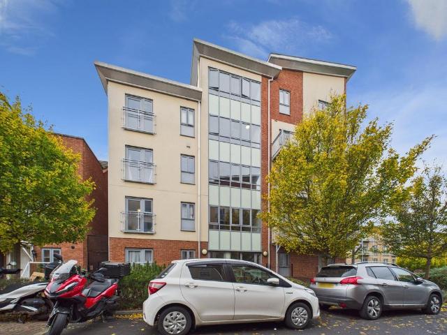 Flat for sale in Reading