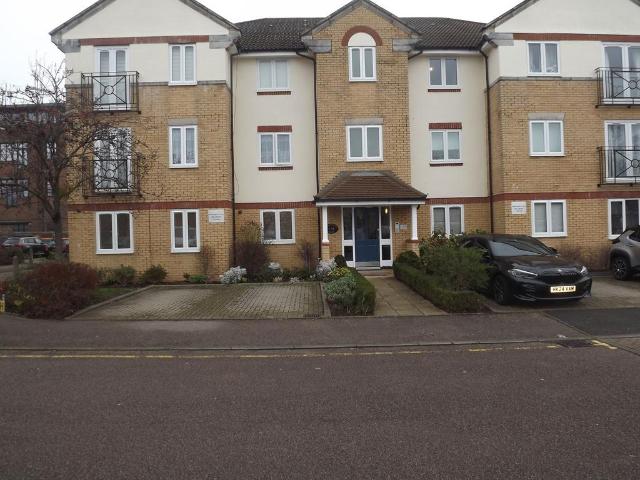 Flat for sale in The Hale, Greater London