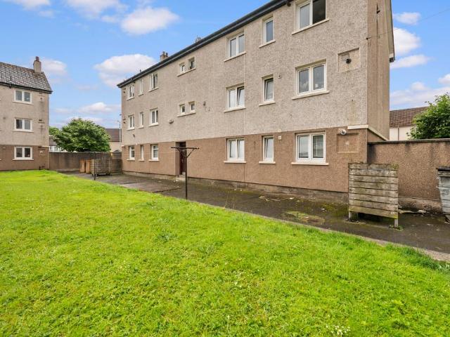 Flat for sale in Yoker, Scotland