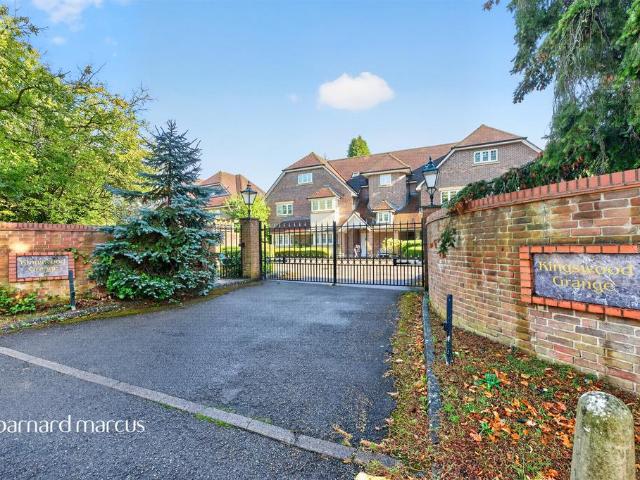 Flat for sale in Red Hill, Surrey