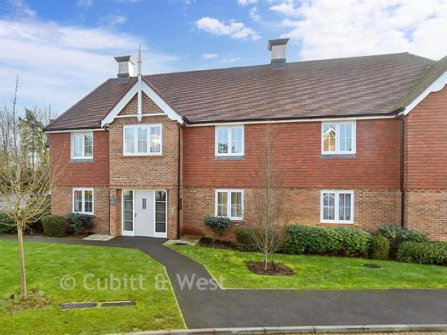 Flat for sale in Fole, Surrey