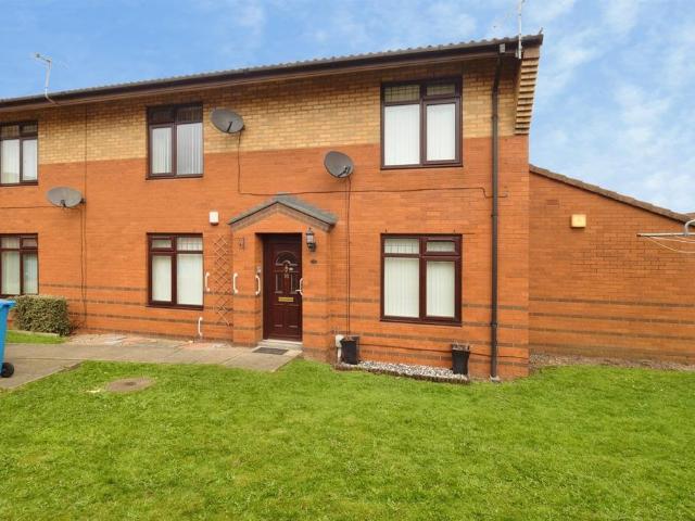 Flat for sale in Marfleet, Hull