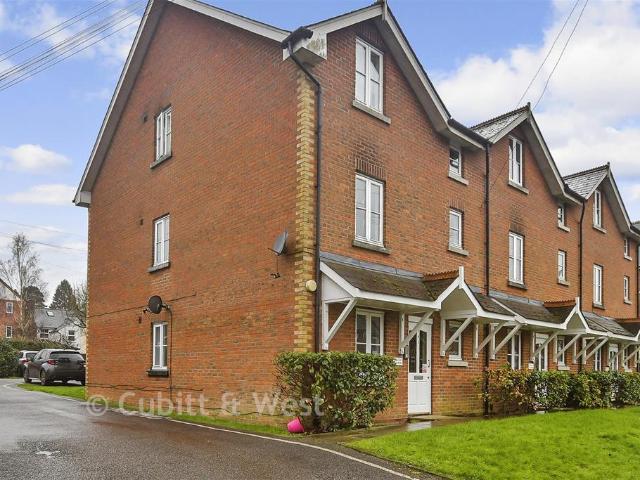 Flat for sale in Uckfield, Cross In Hand