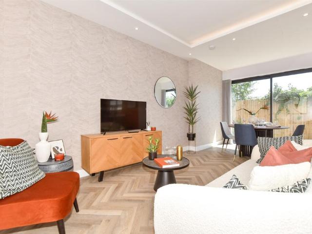 Flat for sale in Acol, Kent