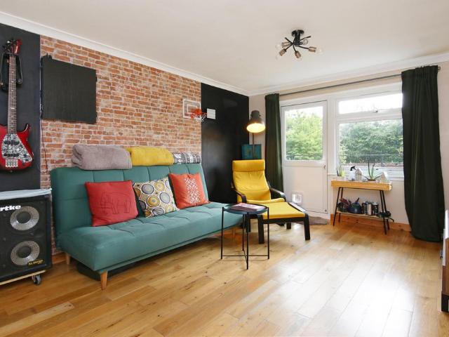 Flat for sale in Northfield, Scotland