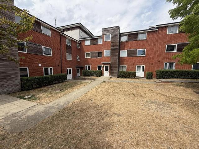 Flat for sale in Key Street, Suffolk