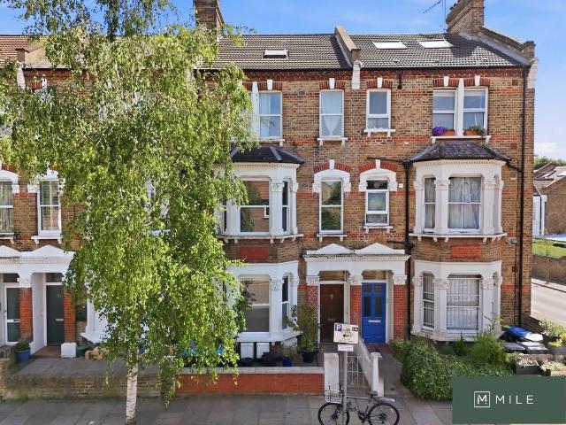 Flat for sale in Brondesbury, Greater London