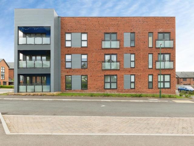Flat for sale in Cheswick Green, West Midlands