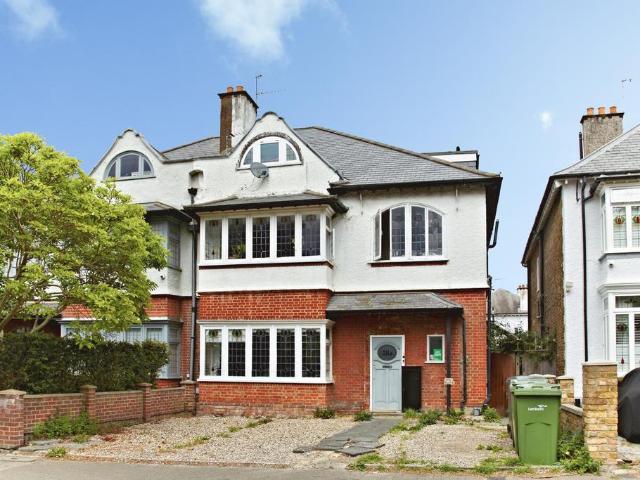 Flat for sale in Streatham, Greater London