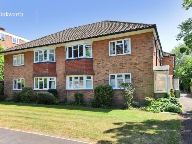 Flat for sale in Wallington, Greater London
