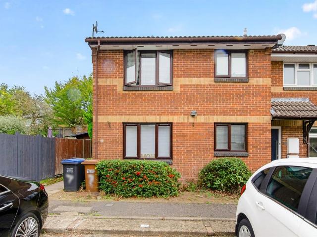 Flat for sale in South Hatfield, Welwyn Hatfield