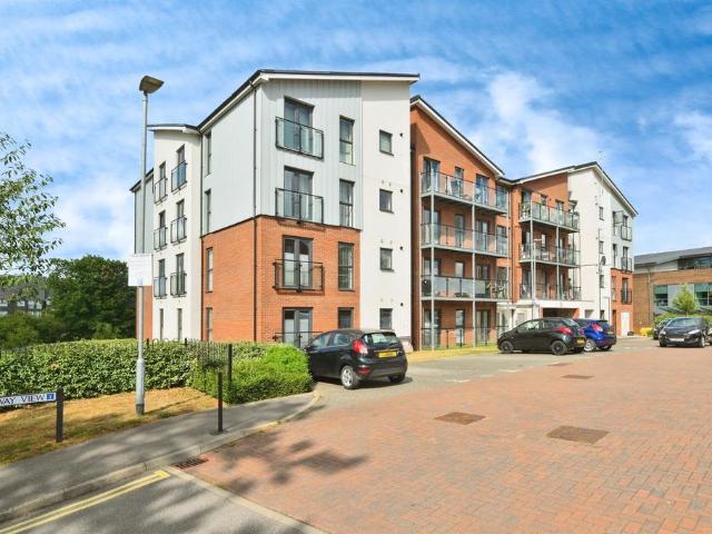 Flat for sale in Kings Hill, Colliers End