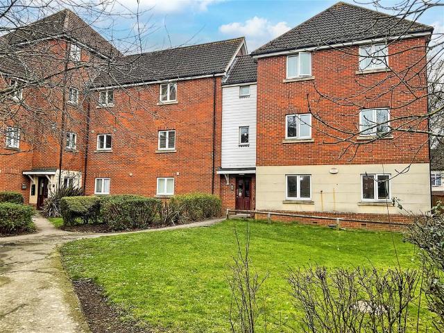 Flat for sale in Chadwell Heath, Little Heath