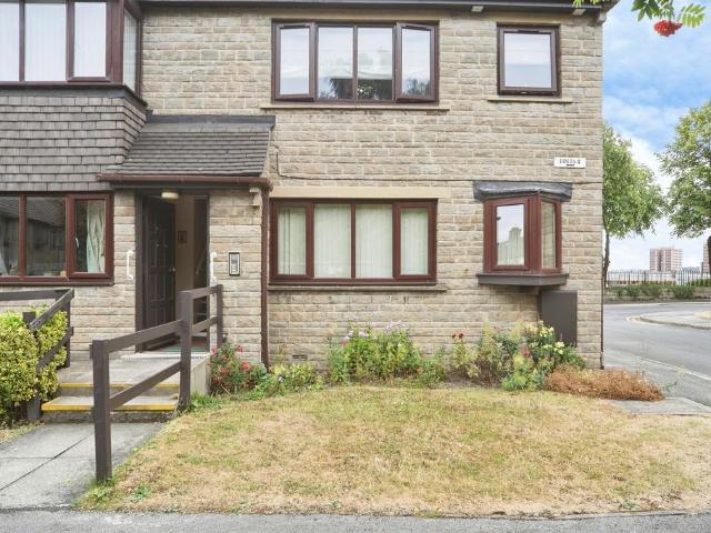 Flat for sale in Pudsey, West Yorkshire