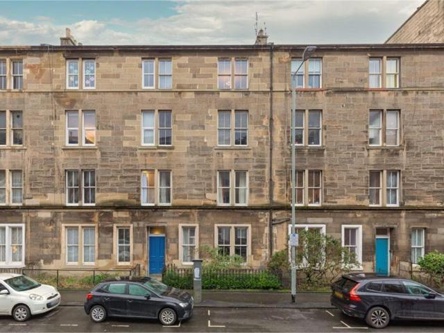 Flat for sale in Southside, Scotland