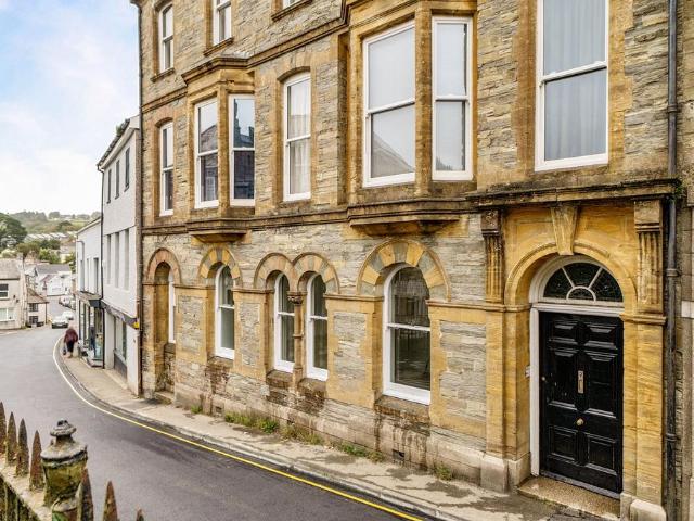 Flat for sale in Callington