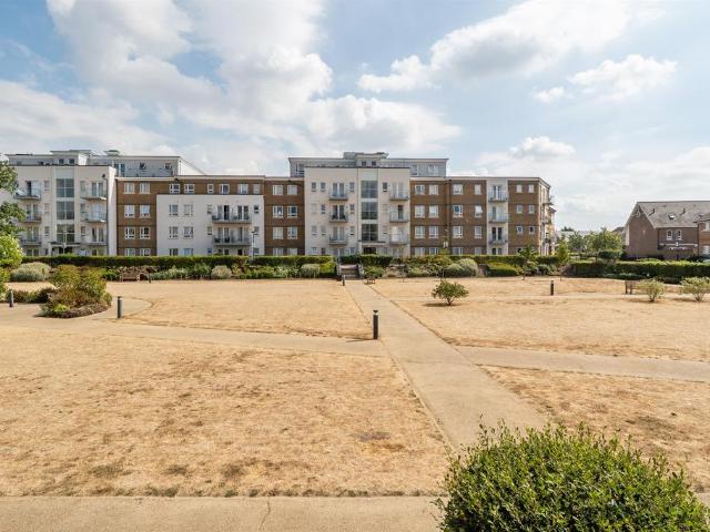 Flat for sale in Maidenhead