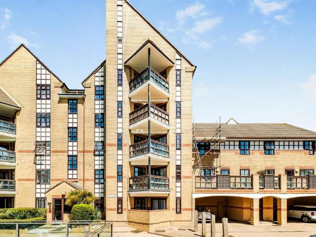 Flat for sale in Fishersgate, West Sussex