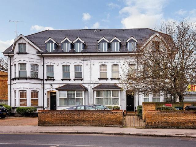 Flat for sale in London Borough of Croydon, Greater London