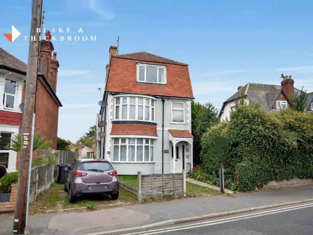 Flat for sale in Holland-on-Sea, Dale Hill
