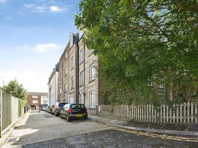 Flat for sale in Mount Pleasant, Iford