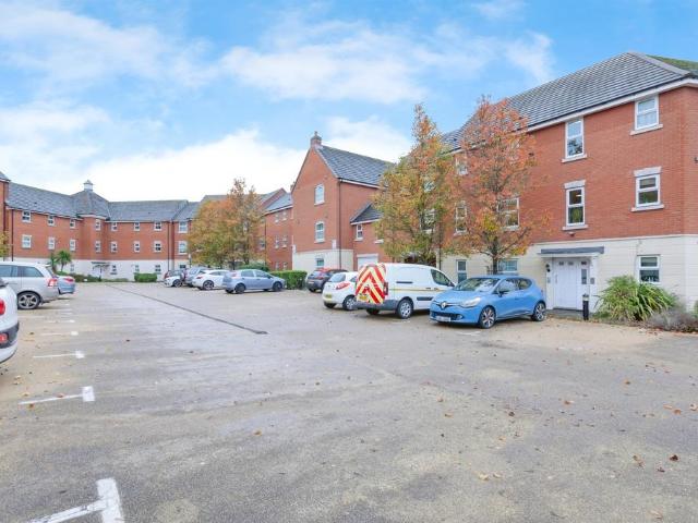 Flat for sale in Syston, Elmfield