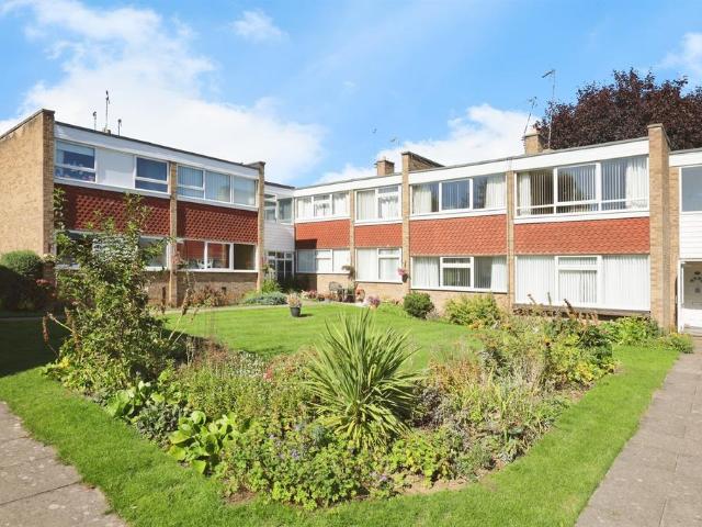 Flat for sale in Overslade, New Bilton