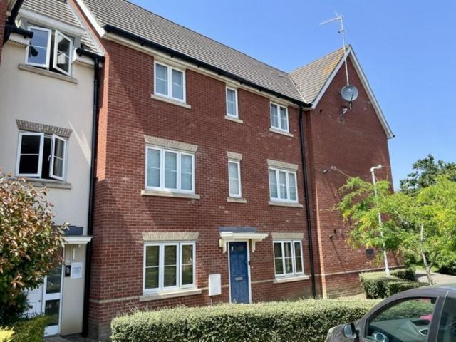 Flat for sale in Key Street, Suffolk