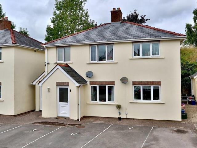 Flat for sale in Abergavenny