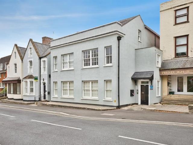 Flat for sale in Yeovil, Somerset