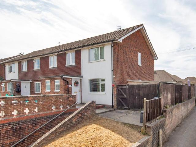 Flat for sale in The Butts, Kent