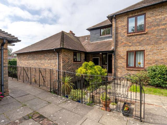 Flat for sale in Chichester
