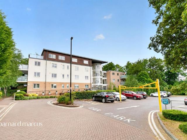 Flat for sale in London Borough of Croydon, Purley