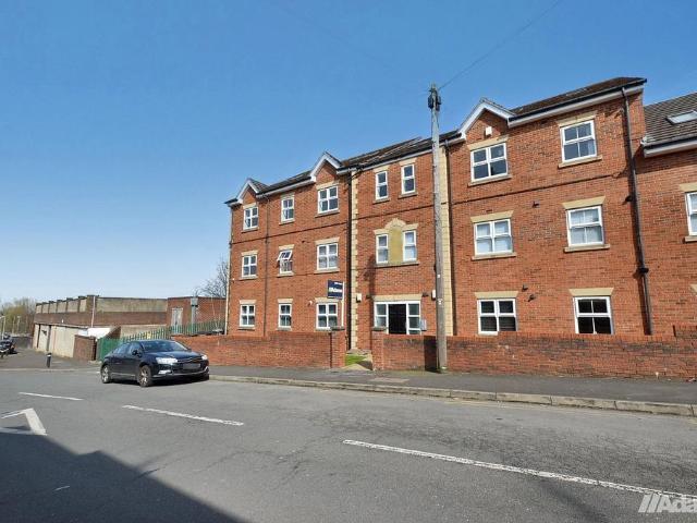 Flat for sale in Runcorn, Cheshire