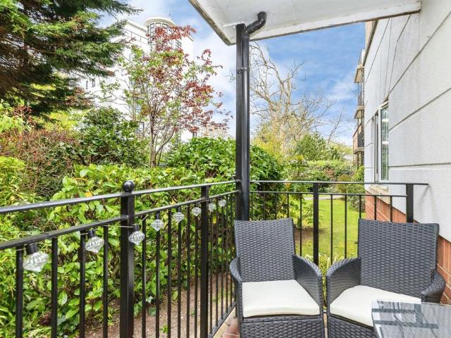 Flat for sale in West Cliff, Isle Of Man