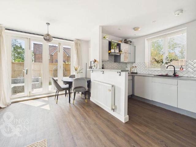 Flat for sale in Ditchingham, South Norfolk