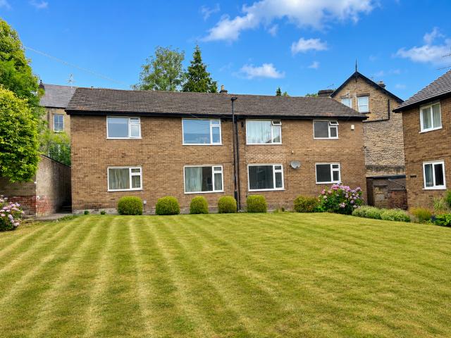 Flat for sale in Broomfield, South Yorkshire
