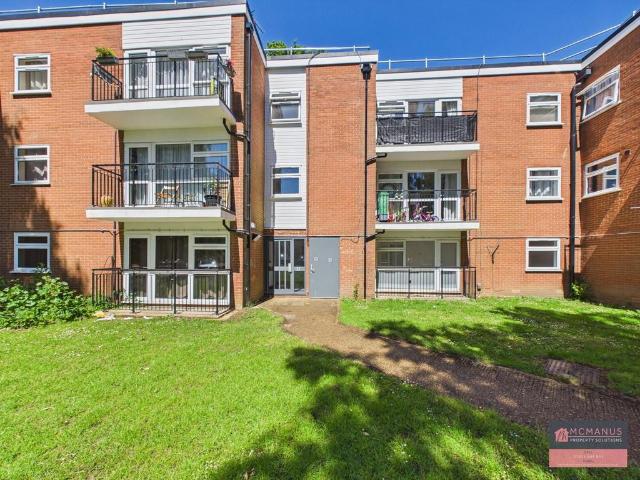 Flat for sale in Fishers Green, Shephall