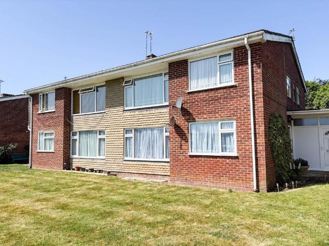 Flat for sale in Rose Green, Clapham