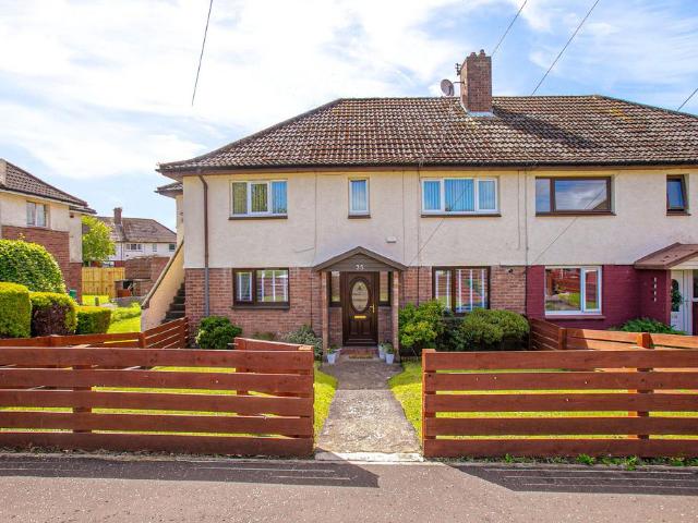 Flat for sale in Peasehill, Scotland