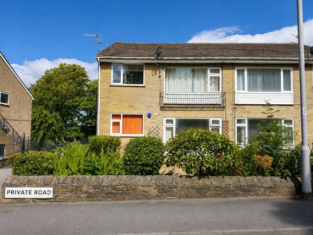 Flat for sale in Cottingley, West Yorkshire