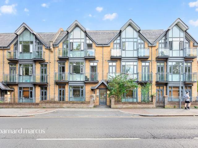 Flat for sale in Wandsworth, Greater London